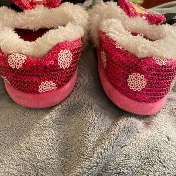Disney girls’ Minnie Mouse house shoes size 9-10 - Picture 9 of 10